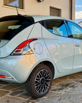 LANCIA YPSILON PLATINO HYBRID (PREZZO TRATTABILE)