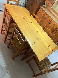 Tavolo e sedie in pino