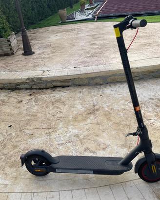 Monopattino Xiaomi Mi Electric Scooter Pro 2