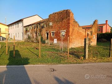 Rustico a Salzano con progetto approvato