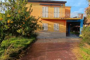 RUGGERO villa indipendente con corte