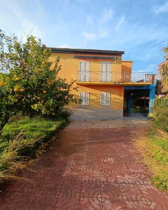 RUGGERO villa indipendente con corte