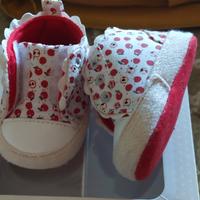 Scarpe neonata
