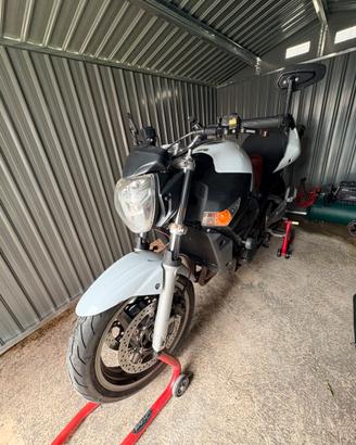 Suzuki gsr 600