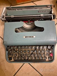 Macchina da scrivere Olivetti Lettera 22 vintage