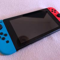 Nintendo Switch 2022 con due giochi
