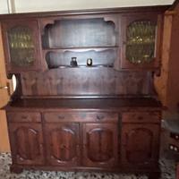 vetrina in noce massello stile classico.