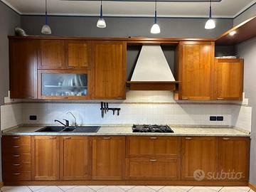 Cucina con Elettrodomestici