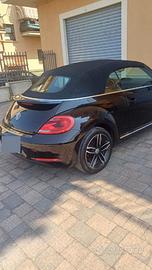 VW Maggiolino Cabrio 2014 - Icona senza tempo