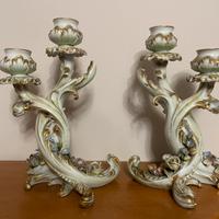Coppia di candelabri in porcellana Capodimonte