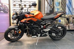 Triumph Street Triple 765 r orange