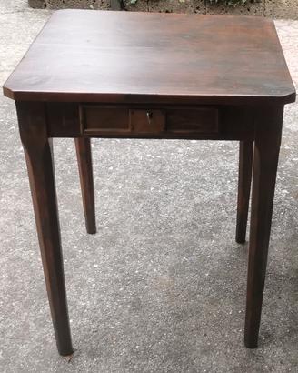 Tavolino con cassetto 