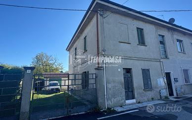 Bilocale da ristrutturare con box!