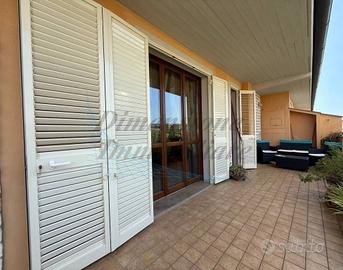 Appartamento di 95 m² con 4 locali e box auto a Ro