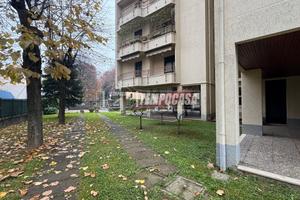 TRE LOCALI DOPPI SERVIZI CON POSSIBILITA' BOX - L