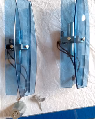 Lampade Bagno Vetro Blu con Armadietti  