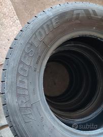 Pneumatici Bridgestone 215-70-15