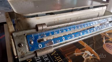 Bilancia di ANTIQUARIATO VINTAGE di ferro