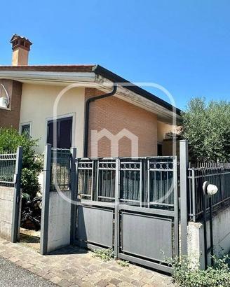 Villetta a schiera di 130 m² con più di 5 locali a