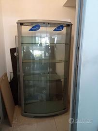 Espositori e vetrine per negozi