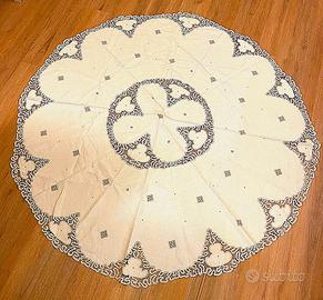 Tovaglia antica in lino, ricamo a tombolo, 8 posti