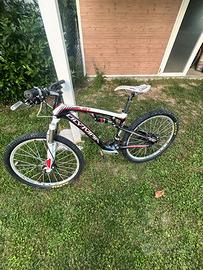 Bicicletta Olimpia bi-ammortizzata in carbonio