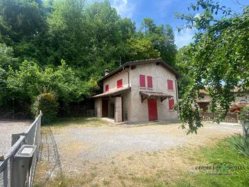 Casa indipendente di 75 m² con 3 locali a Canossa