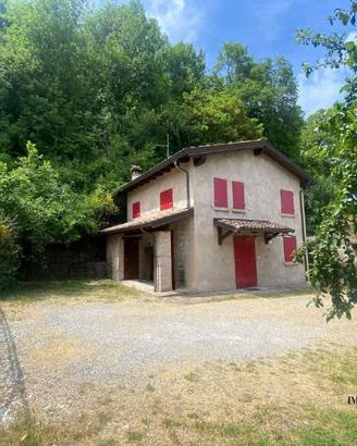Casa indipendente di 75 m² con 3 locali a Canossa