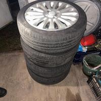 Cerchi con pneumatici