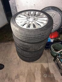 Cerchi con pneumatici