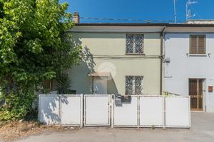 VILLA A SCHIERA CENTRALE A FANO