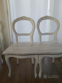 Divanetto in stile shabby con seduta in legno