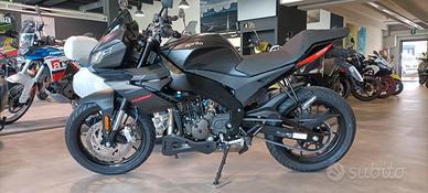 Aprilia Tuono 125 € 5 + Black Mamba