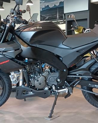 Aprilia Tuono 125 € 5 + Black Mamba