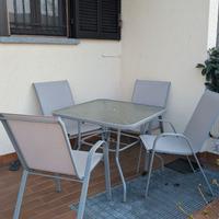 Tavolo da esterno in vetro 90x90 con 4 sedie