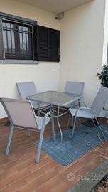 Tavolo da esterno in vetro 90x90 con 4 sedie