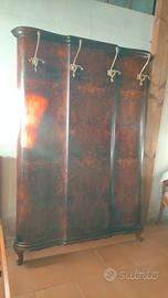 Attaccapanni liberty in radica di noce e ottone