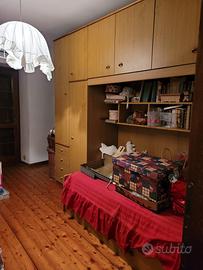 Cameretta a ponte con scrivania e scafa