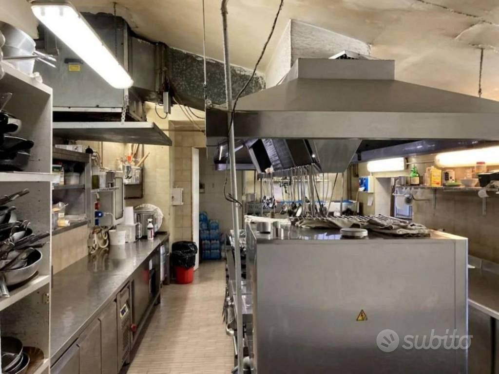 Immobile in asta di 642 m² con più di 5 locali a M - Vista 2