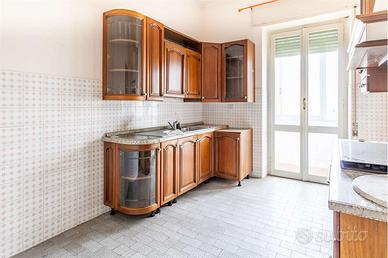 Ampio trilocale con terrazza