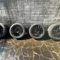 Gomme invernali 235 55R 19 105V montate su cerchi