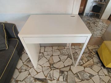 scrivania compatta 