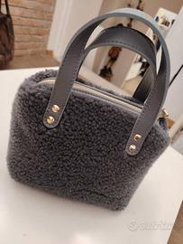 Borsa in montone bouclè.