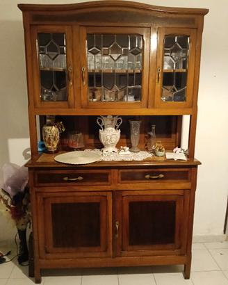 Credenza antica