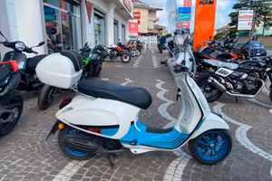 Vespa 150 Primavera - 2024