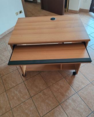 Tavolo computer con vano tastiera estraibile 