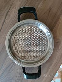 bistecchiera e piastra AMC con oggettistica 