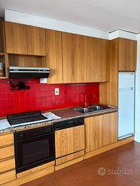 Cucina con piano in marmo