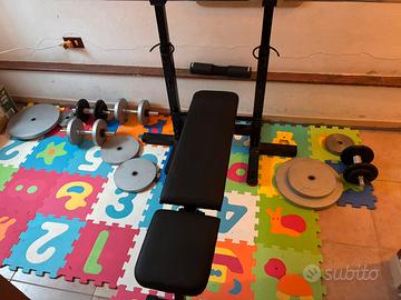 panca con 120 kg di dischi