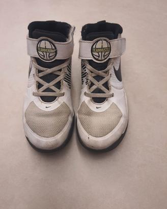 Scarpe ginnastica Nike Team Hustle